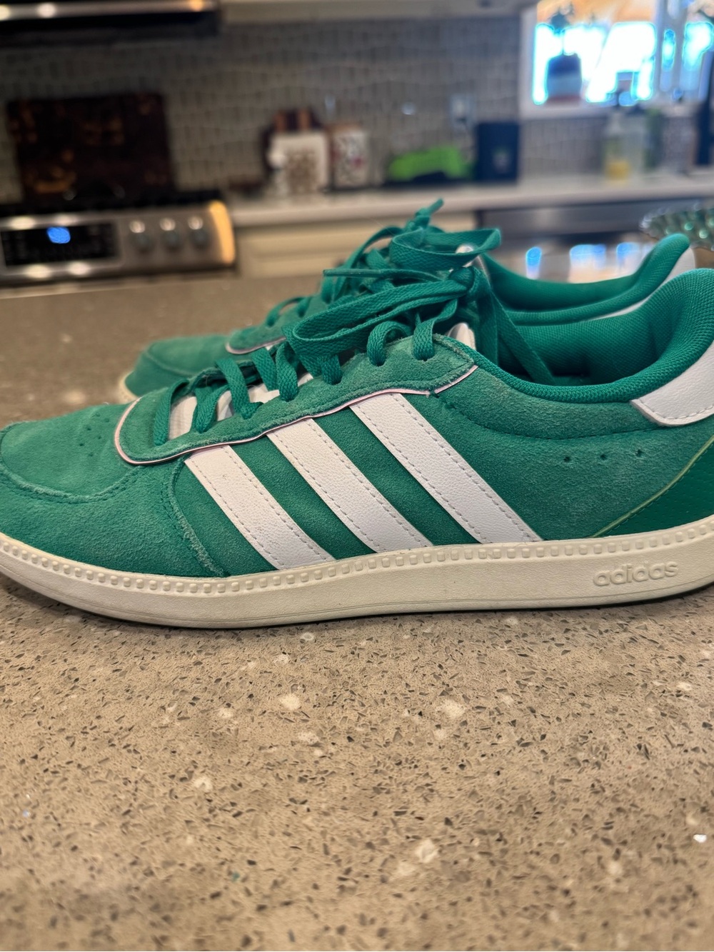 Adidas 8.5 women’s sneakers